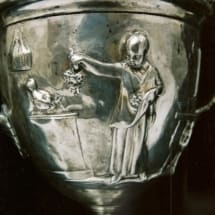 20 Soprintendenza Archeologica di Pompei - Moregine- Vasellame da tavola in argento- Particolare di un kantharos.